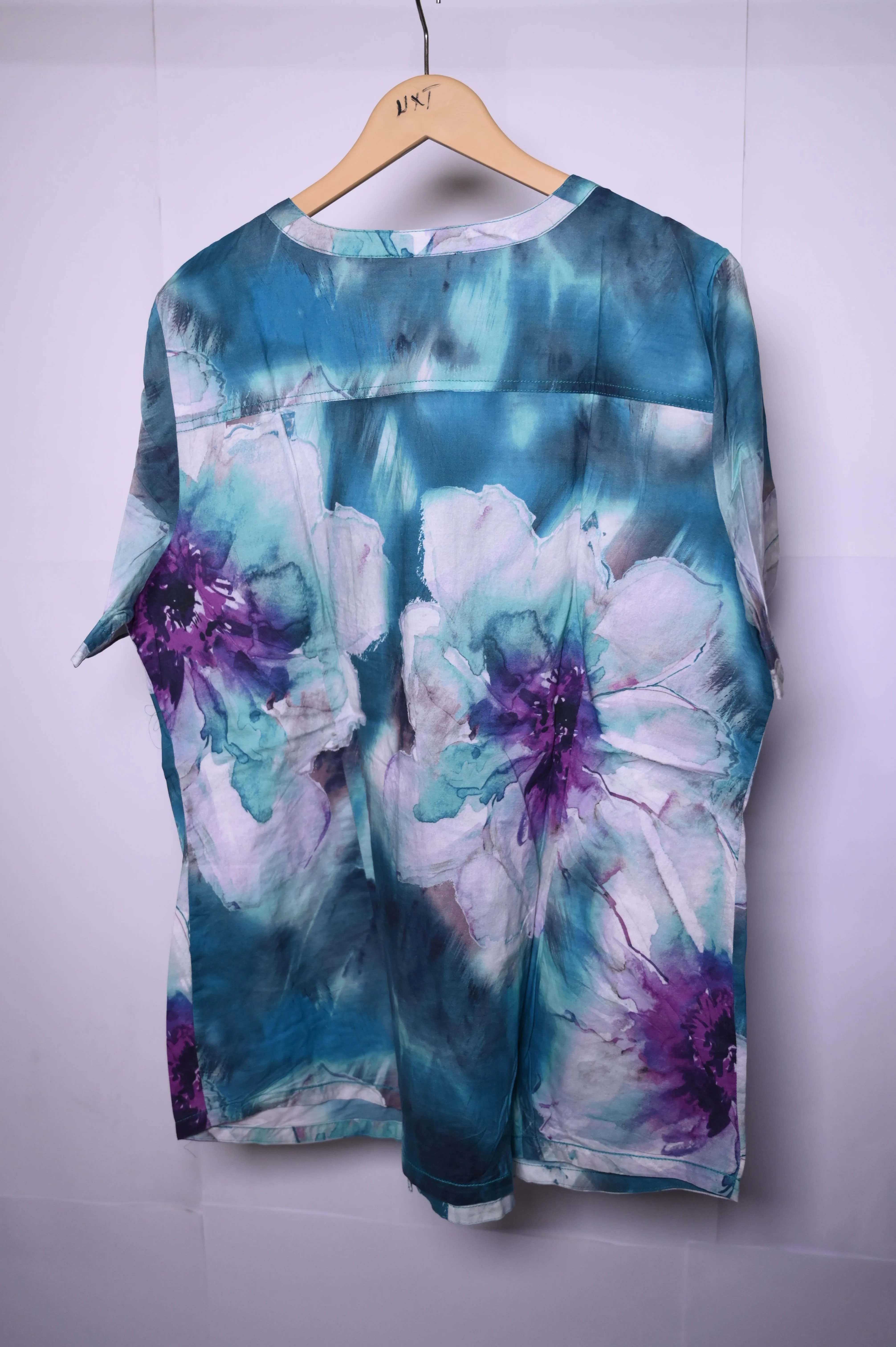 Bonita Blue Tie-Dye Floral Button Down Shirt – Medium