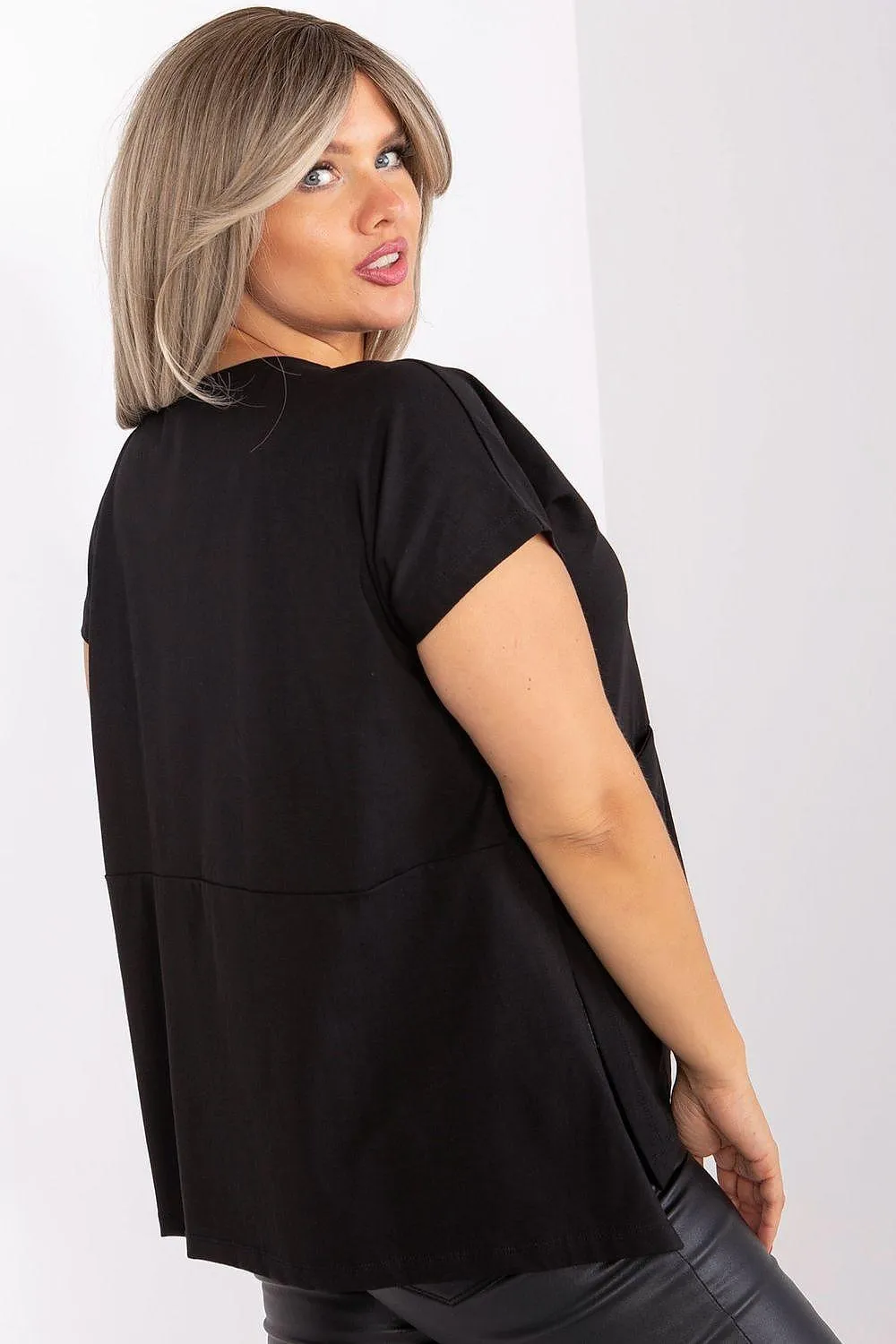 Chic Plus Size Blouse with Stylish Pockets for Effortless Elegance