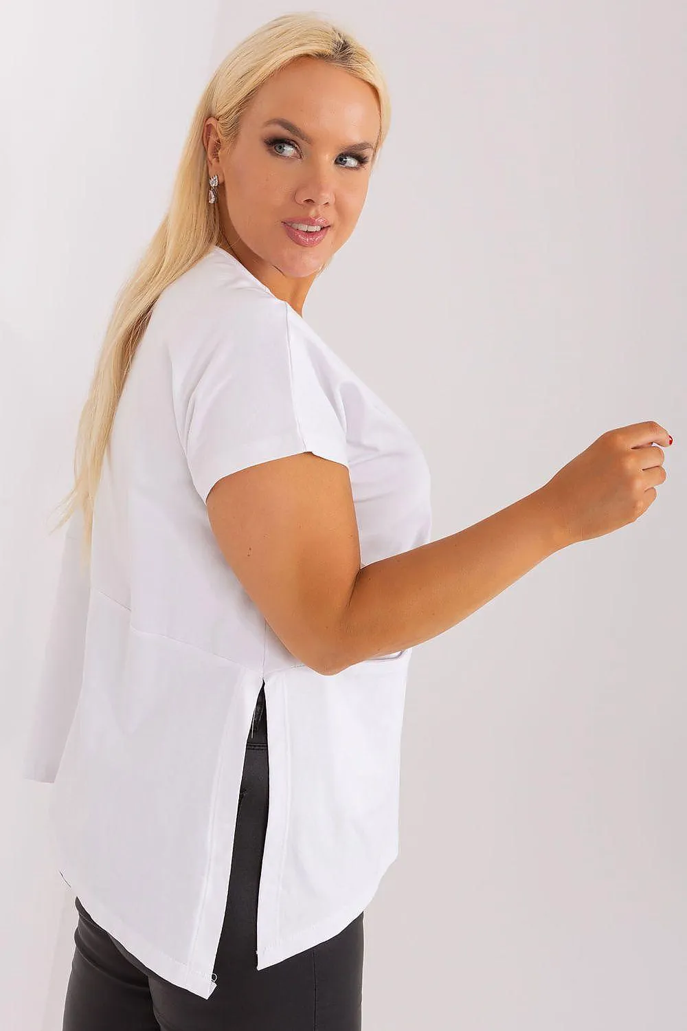 Chic Plus Size Blouse with Stylish Pockets for Effortless Elegance